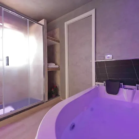 Termini Jacuzzi דירה